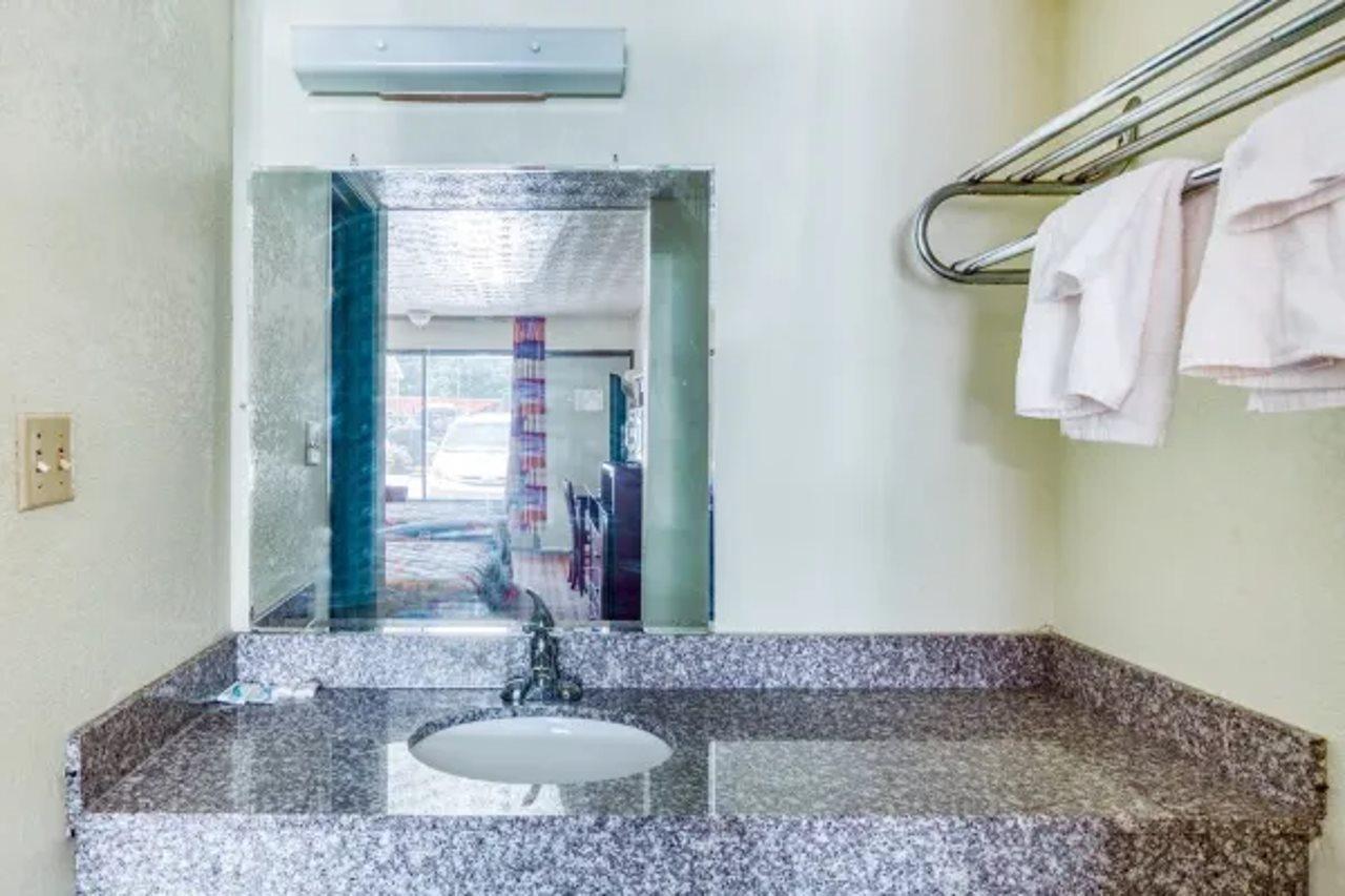Oyo Hotel Decatur I-20 East & Wesley Club Dr المظهر الخارجي الصورة